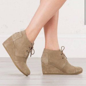 Toms Taupe Suede Lace-Up Desert Wedge Ankle Boots size 9